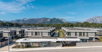 Элитные виллы в комплексе рядом с лесом в Дёшемеалты, Анталия